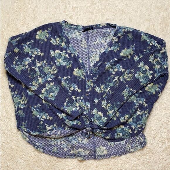 Urban Outfitters Navy Flower pattern Henley - Picture 1 of 15